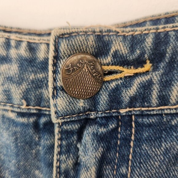 Free People Two-Toned Boho Distressed Denim Jean Shorts Women's 26 - Picture 5 of 8